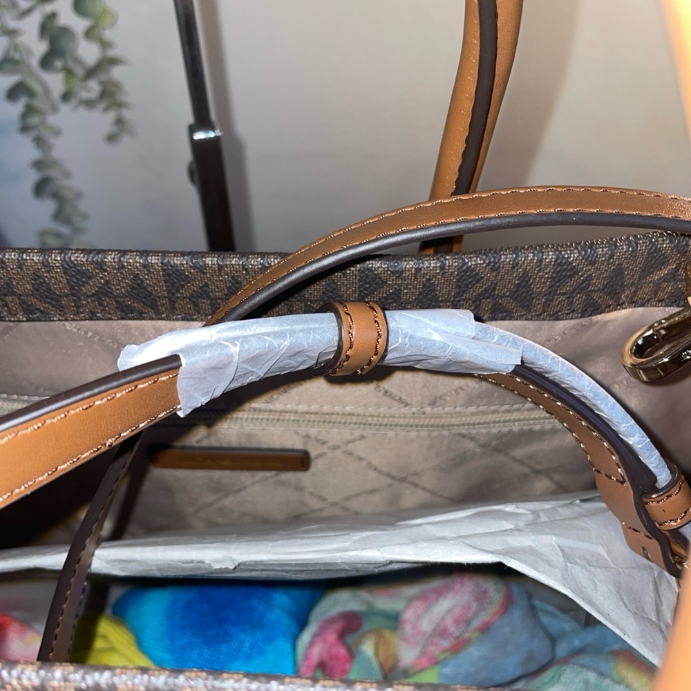 Michael Kors Brown Monogram Large Tote - Picture 5 of 12
